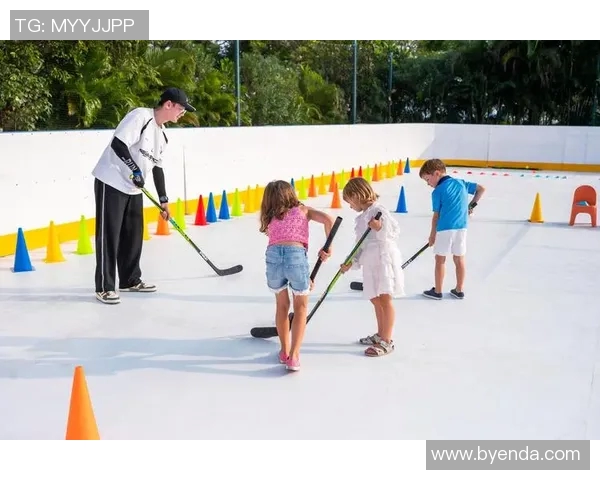 足球明星女友奢华游艇度假照曝光展现迷人风采与海洋魅力