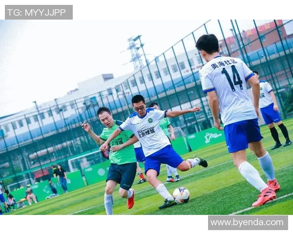 足球明星转会潮流再起新动态各大俱乐部争夺战激烈进行中 足球明星转会潮流再起新动态各大俱乐部争夺战激烈进行中