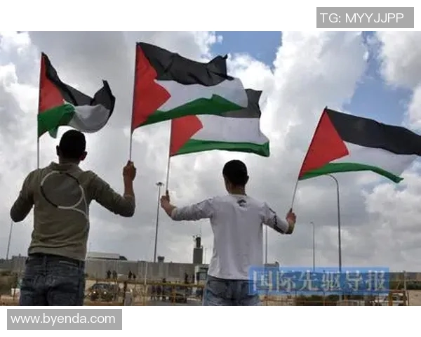 身披巴勒斯坦国旗的足球明星彰显民族自豪感与团结精神 身披巴勒斯坦国旗的足球明星彰显民族自豪感与团结精神