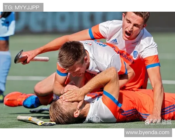 国外足球明星受伤瞬间曝光他们的坚韧与痛苦让人心疼 国外足球明星受伤瞬间曝光他们的坚韧与痛苦让人心疼